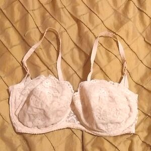 Women's Push Up Bra by Carnival Size 38C Lacey Ivory Design